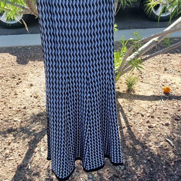 Candies- Large flare dress - Picture 2 of 7